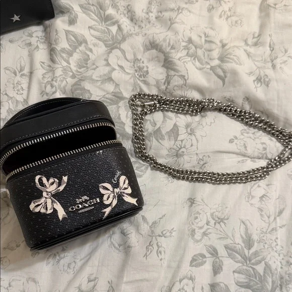 Coach Black and Cream Bow-Accent Box Bag - Picture 3 of 4